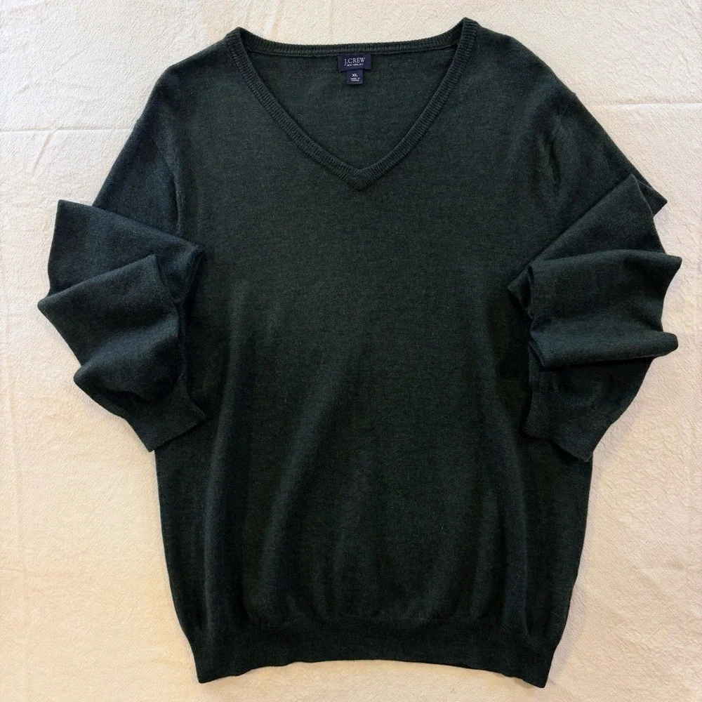 J Crew 100% Merino Wool Sweater Mens XL Green V Neck Lightweight Knit Classic